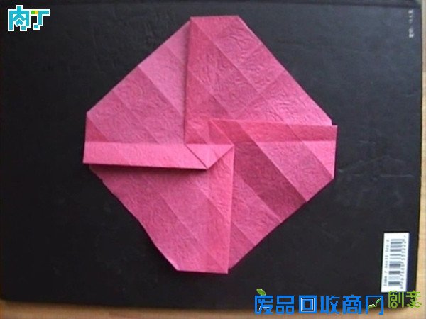 50种纸玫瑰的折法之带枝叶纸玫瑰花折纸方法图解 玫瑰花叶折法╭★肉丁网