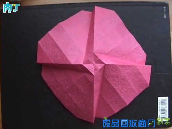 50种纸玫瑰的折法之带枝叶纸玫瑰花折纸方法图解 玫瑰花叶折法╭★肉丁网