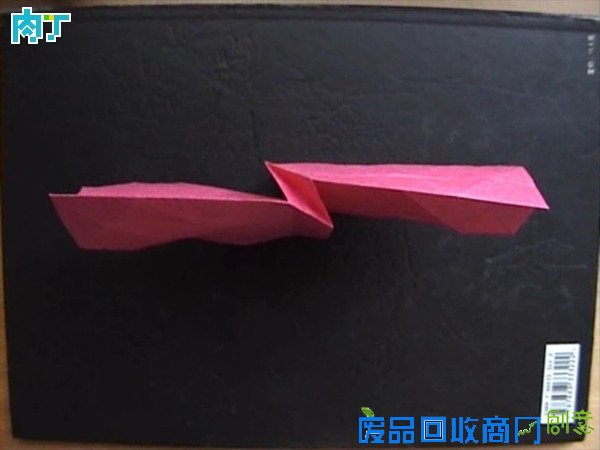 50种纸玫瑰的折法之带枝叶纸玫瑰花折纸方法图解 玫瑰花叶折法╭★肉丁网