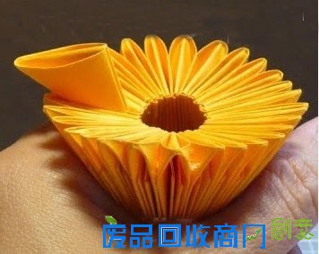 旧杂志制作三角插纸菠萝折法╭★肉丁网