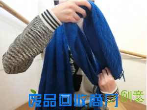 日媒教你学会大蝴蝶结围巾系法 时尚感倍增