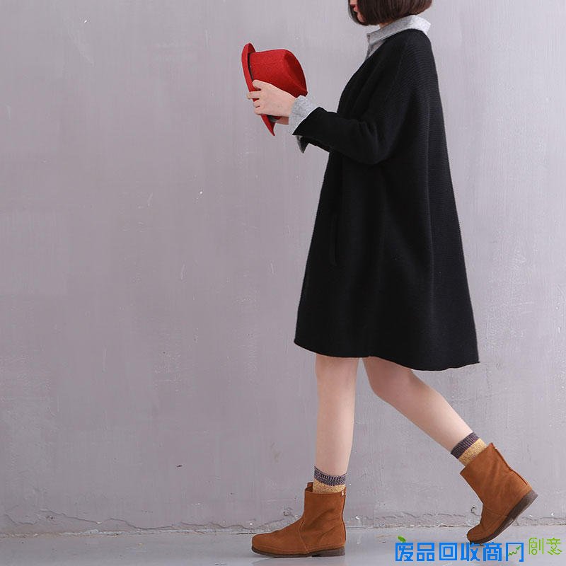 穿一件宽松的针织开衫，美爆整个春季