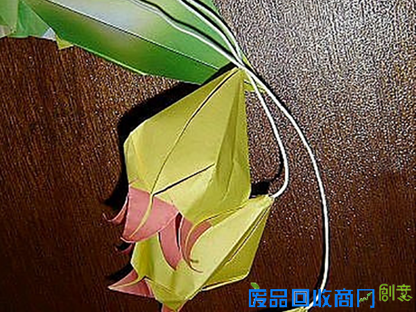 娇羞欲滴的铃兰折纸图解教程