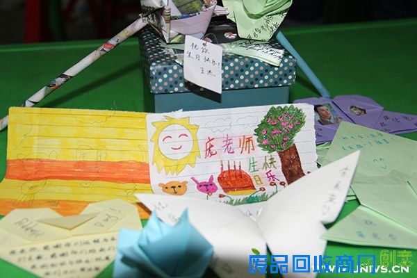 吕梁山里响起生日歌,留守儿童折纸送祝福