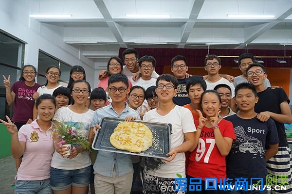 吕梁山里响起生日歌,留守儿童折纸送祝福
