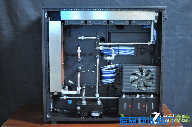 「Z玩主」硬派金属风格 天价信仰神机