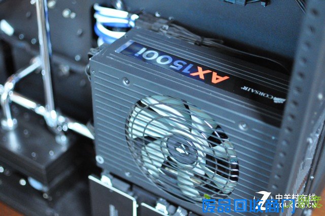 「Z玩主」硬派金属风格 天价信仰神机