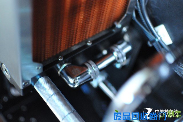 「Z玩主」硬派金属风格 天价信仰神机