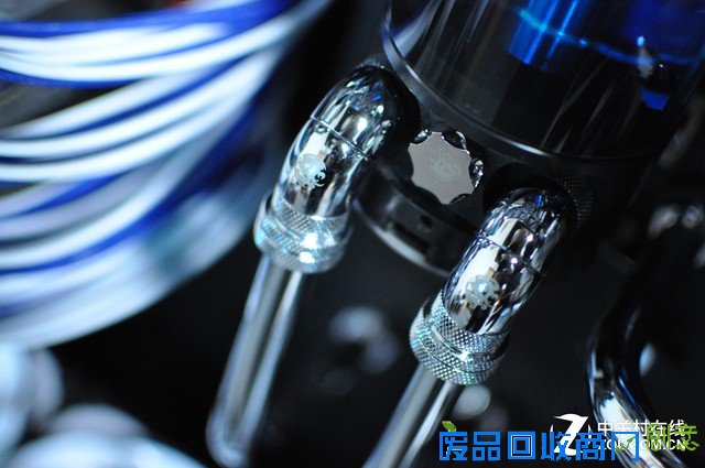 「Z玩主」硬派金属风格 天价信仰神机 