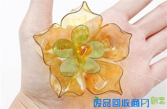 废弃塑料瓶为艺术使出了72变