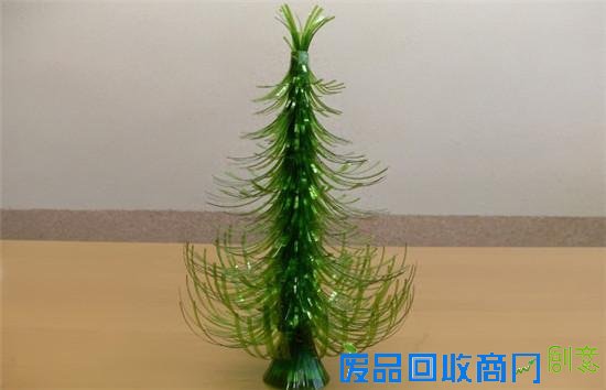 废弃塑料瓶为艺术使出了72变