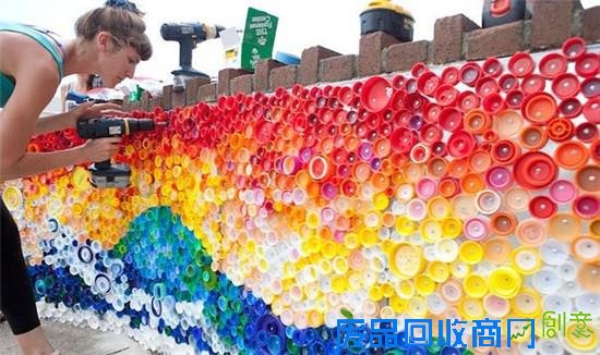废弃塑料瓶为艺术使出了72变