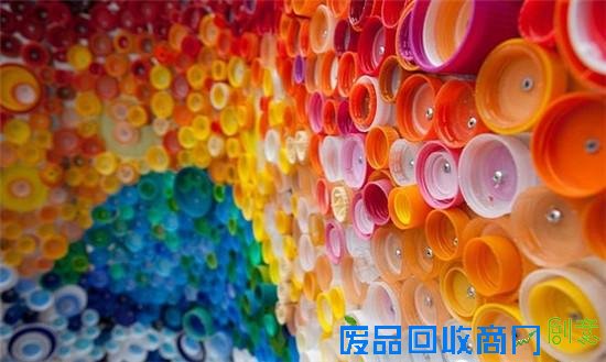 废弃塑料瓶为艺术使出了72变