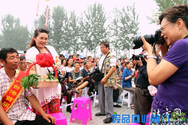 北方网网友赴八台港蟠桃宴 看8800元桃王诞生