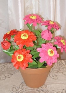 很漂亮的折纸太阳花制作教程，折纸的太阳花手工教程，可以通过手工折纸的方式完成这个折纸太阳花的制作，教程地址：