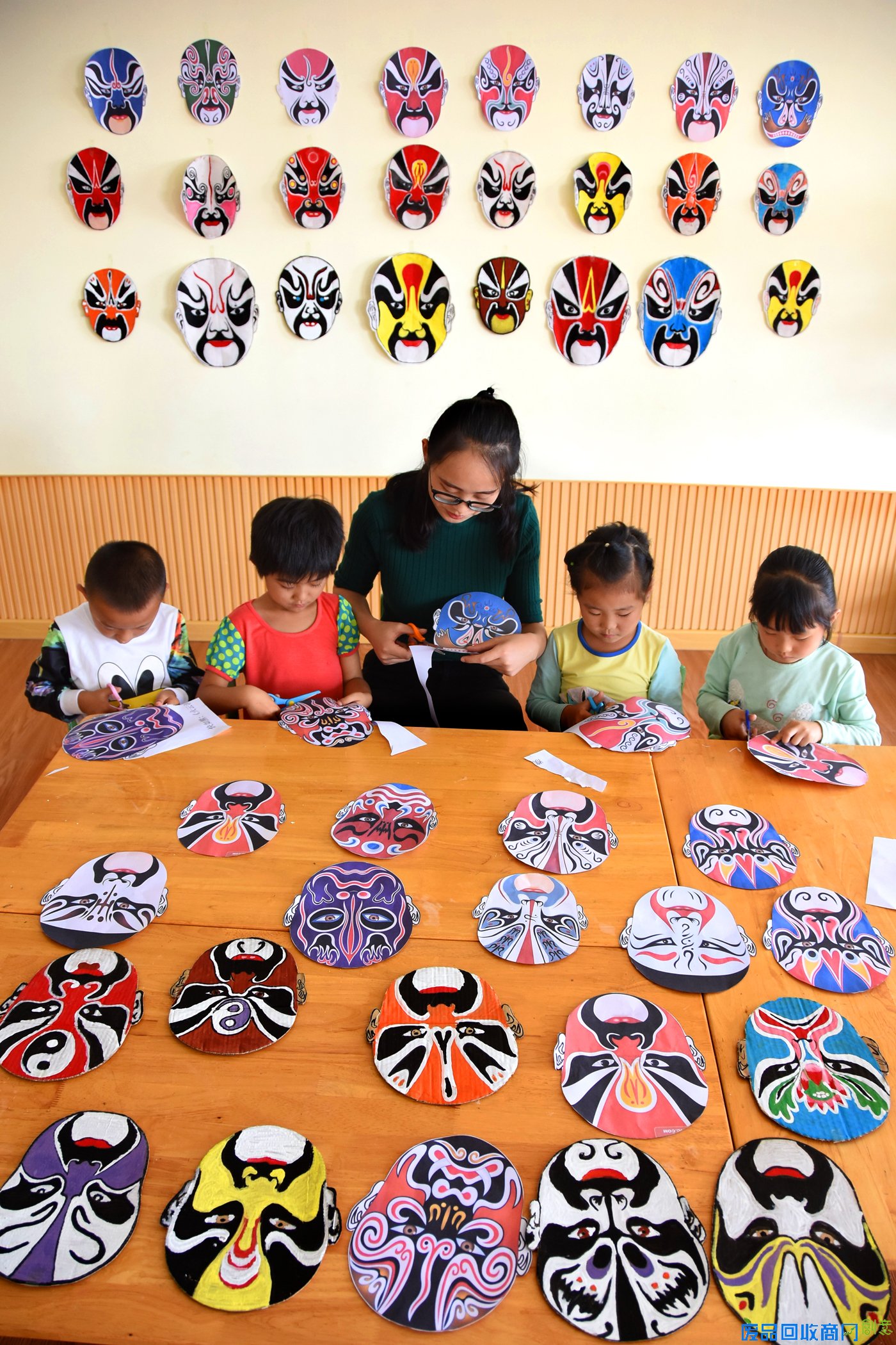 山东沂源:制作小课堂 低碳伴成长