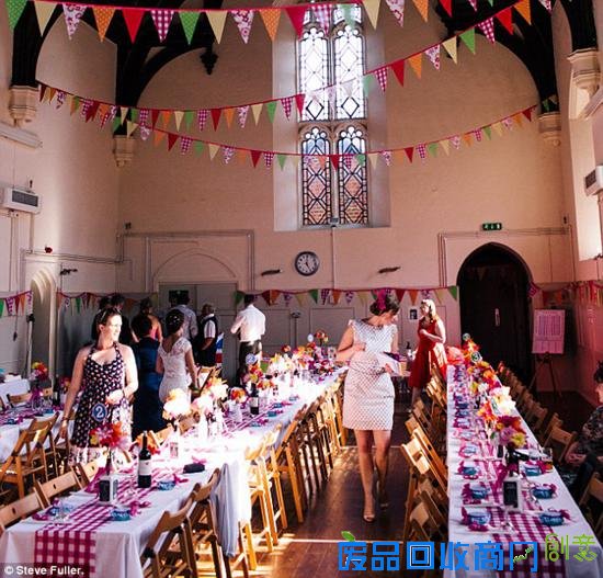 英国最节俭新娘婚礼用品全靠手工制作省10万开支