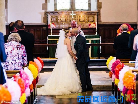 英国最节俭新娘婚礼用品全靠手工制作省10万开支