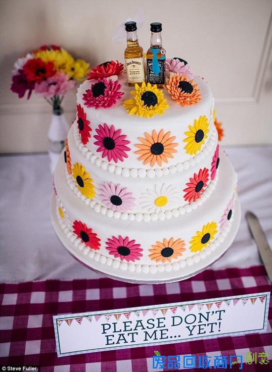 英国最节俭新娘婚礼用品全靠手工制作省10万开支