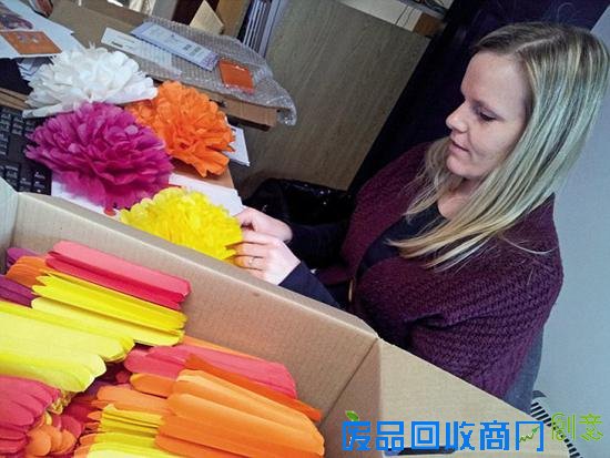 英国最节俭新娘婚礼用品全靠手工制作省10万开支