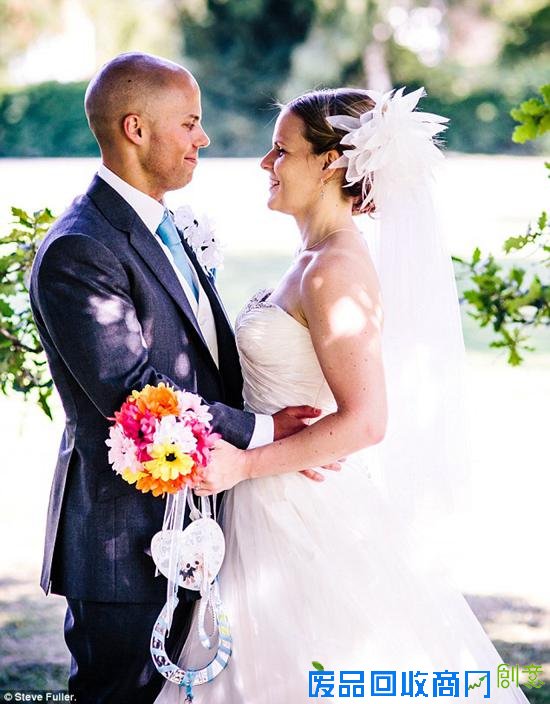 英国最节俭新娘婚礼用品全靠手工制作省10万开支