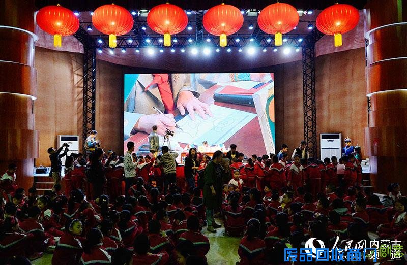 手工制作布贴画现场