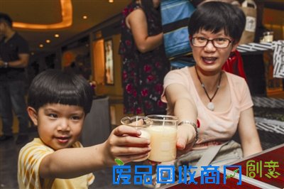 想自己DIY很小资范儿的精油香薰蜡烛? 上周末,好多小伙伴来杭州大厦C座上课呢