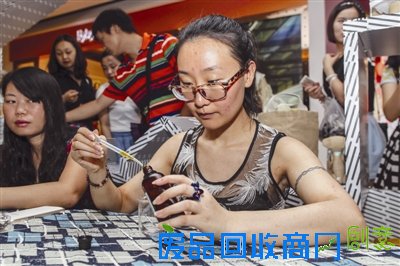 想自己DIY很小资范儿的精油香薰蜡烛? 上周末,好多小伙伴来杭州大厦C座上课呢