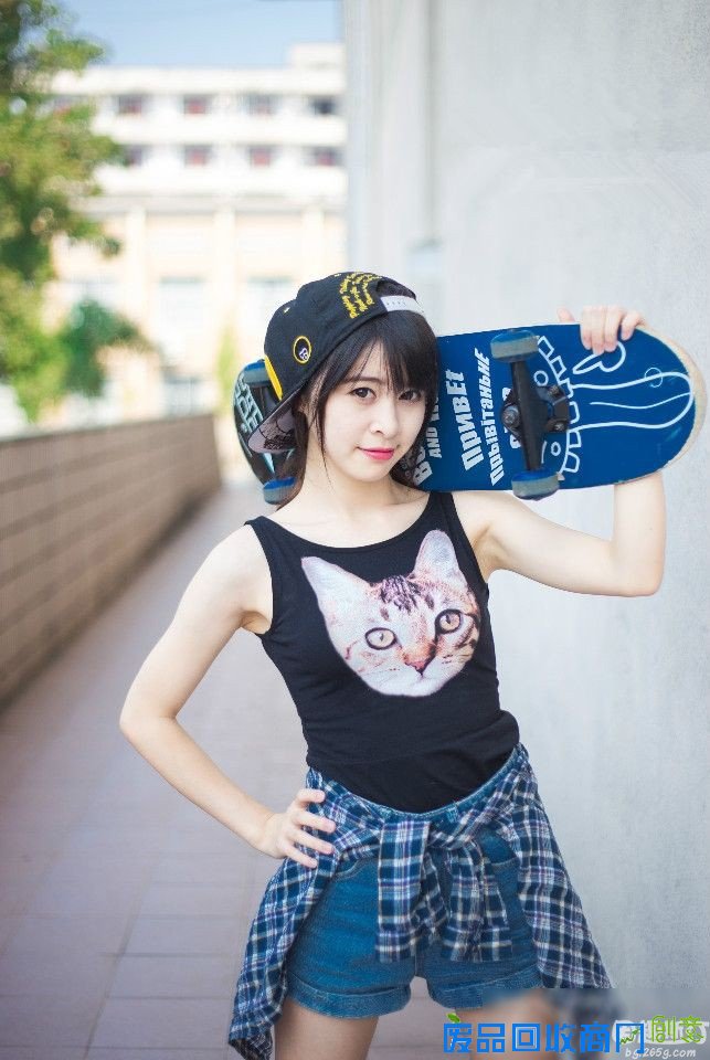 清纯可爱小美女图片 滑板女生运动风十足