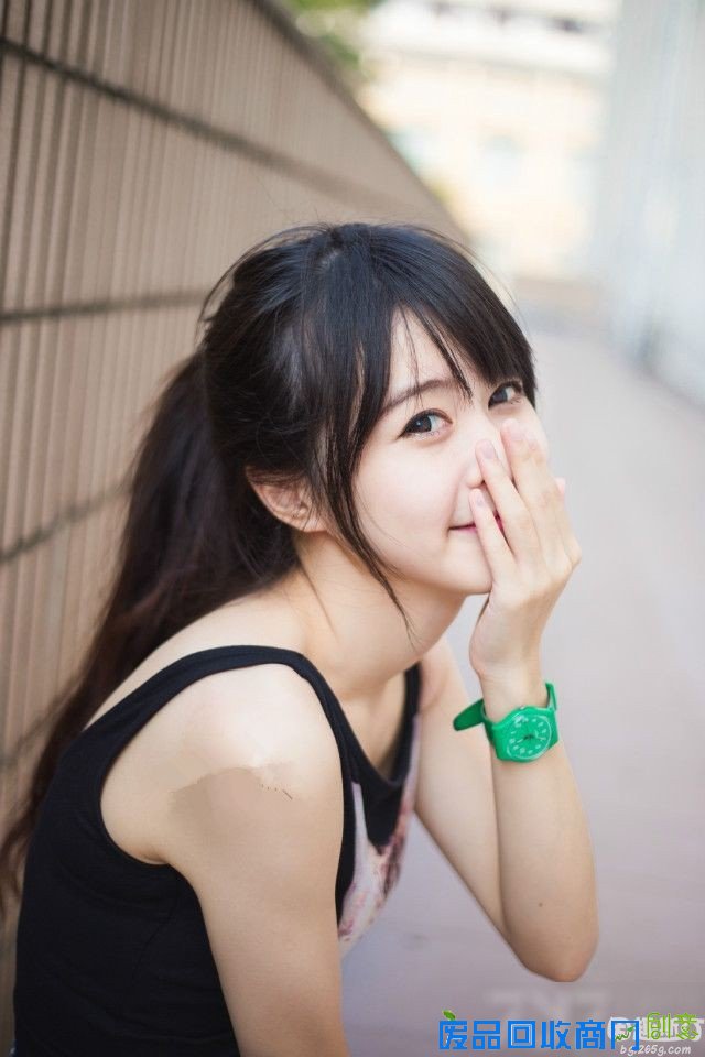 清纯可爱小美女图片 滑板女生运动风十足