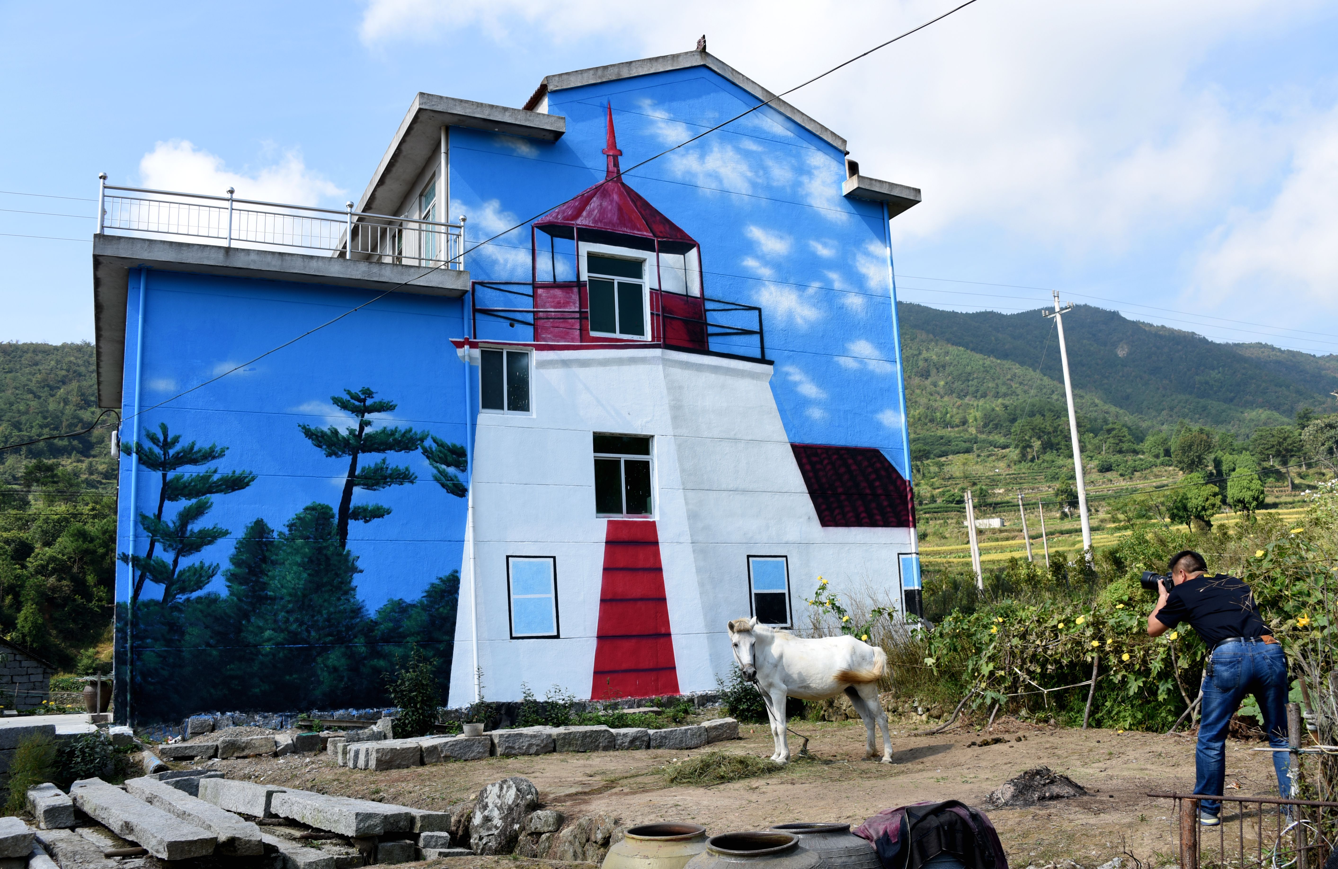 墙体创意涂鸦“添趣”美丽乡村