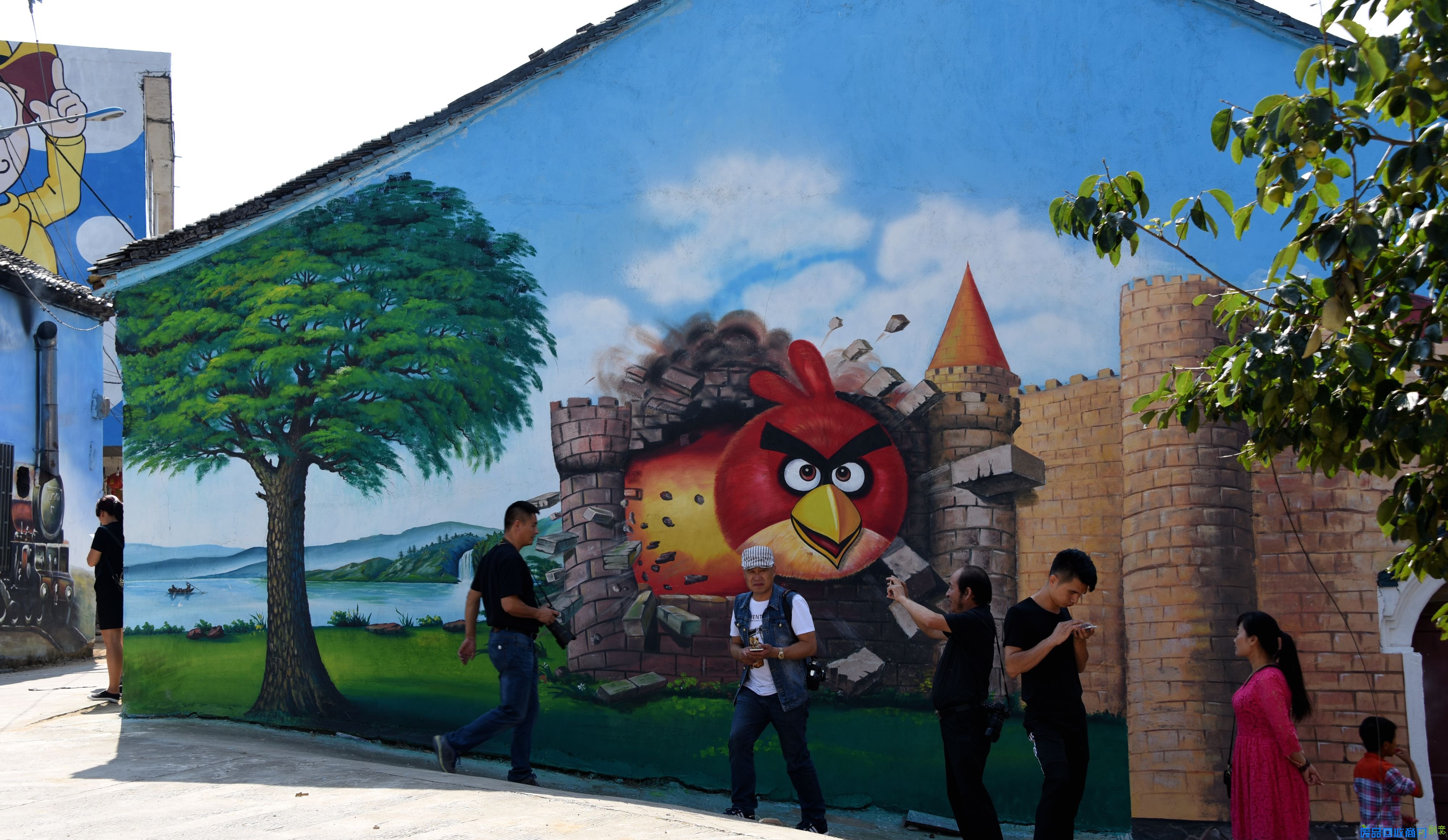 墙体创意涂鸦“添趣”美丽乡村