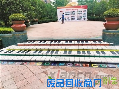 用创意涂鸦点缀小区环境 井盖挂彩台阶也能萌萌哒