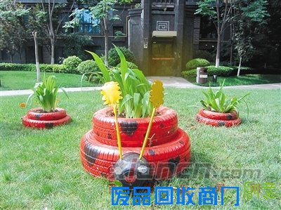 用创意涂鸦点缀小区环境 井盖挂彩台阶也能萌萌哒