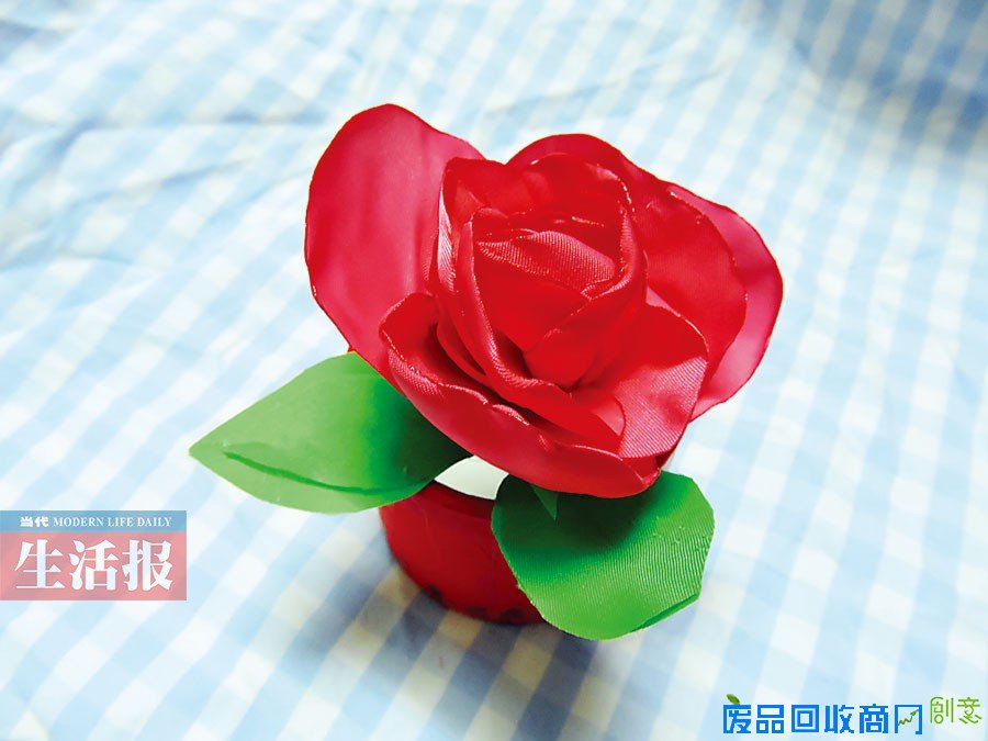 高清图：剪贴拼碎布变玫瑰花 跟着手工达人一起学