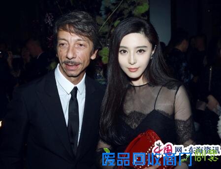 范冰冰出席秀后晚宴 黑色蕾丝礼服性感优雅（高清组图）