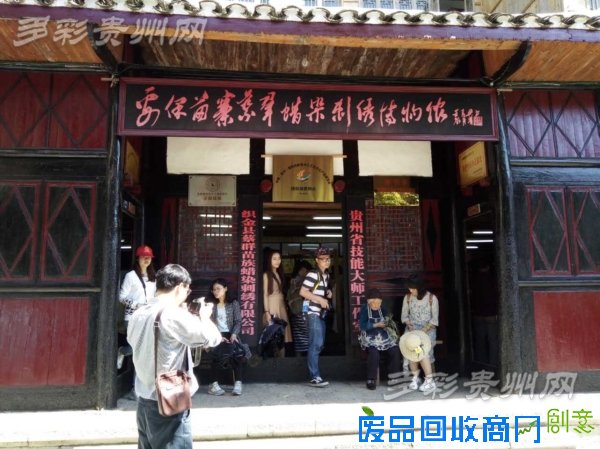 妥倮苗寨：蜡染刺绣手工艺让人啧啧称奇