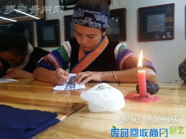 妥倮苗寨：蜡染刺绣手工艺让人啧啧称奇