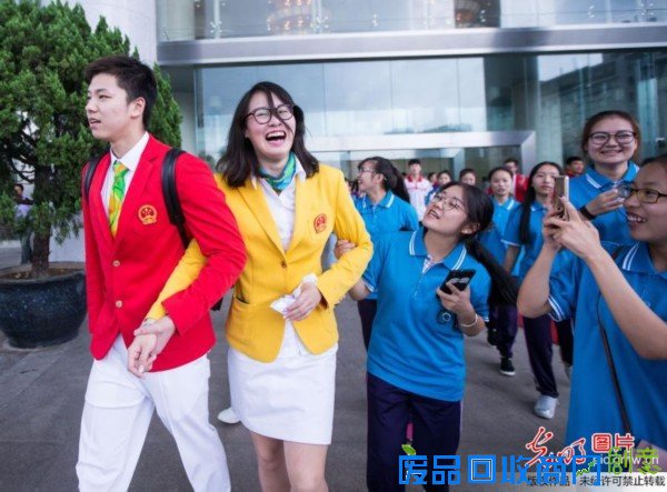 洪荒少女谈恋爱?傅园慧被同门小鲜肉牵手一脸娇羞