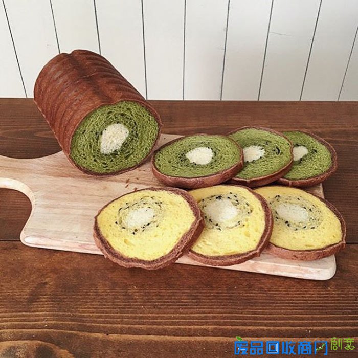 将儿子的涂鸦作品制作成面包火遍全球