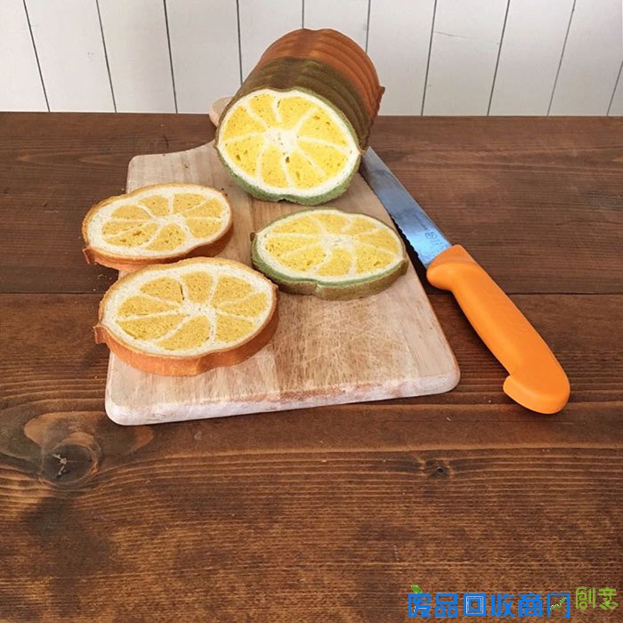 将儿子的涂鸦作品制作成面包火遍全球