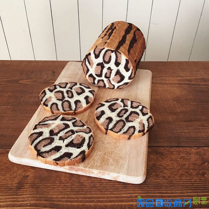 将儿子的涂鸦作品制作成面包火遍全球