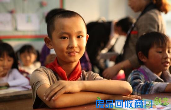 电影《爱你的人》曝光创意海报 大尺度引争议