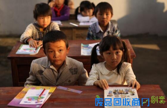 电影《爱你的人》曝光创意海报 大尺度引争议