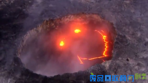 夏威夷火山会“微笑” 喷发岩浆吸引观光客