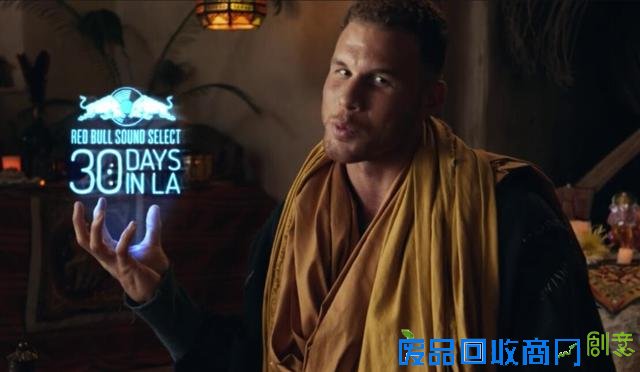 格里芬出演饮料广告 变身禅宗老师仍不忘搞笑