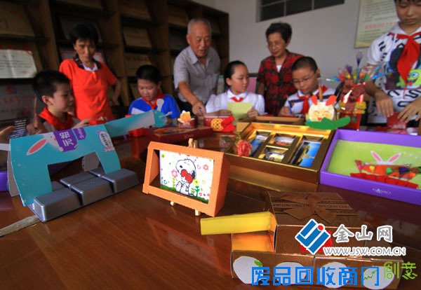 废旧月饼盒变身装饰品