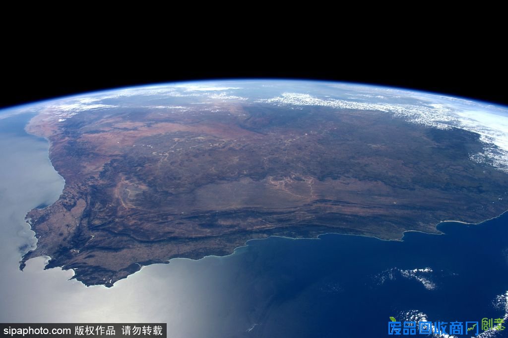 宇航员在空间站拍摄美图 珠穆朗玛峰震撼全宇宙