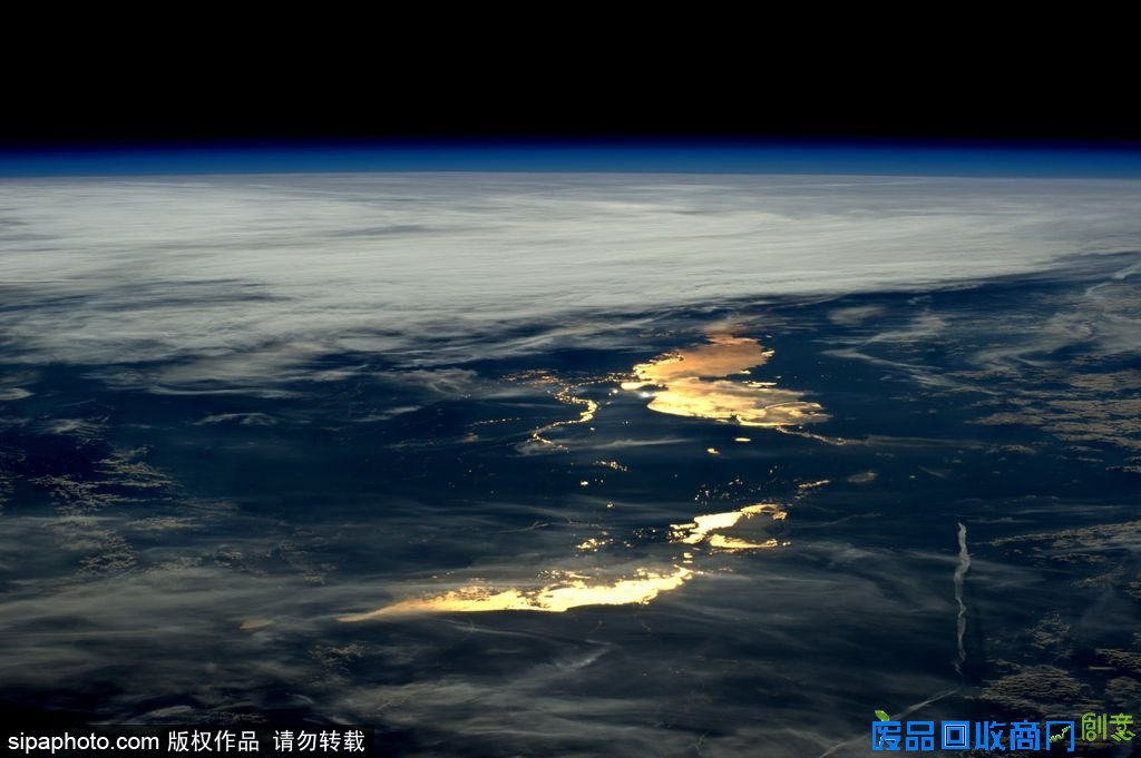 宇航员在空间站拍摄美图 珠穆朗玛峰震撼全宇宙