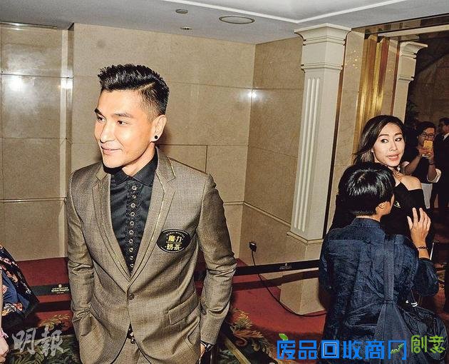 因《城寨英雄》传出绯闻的陈展鹏与胡定欣被阻合照